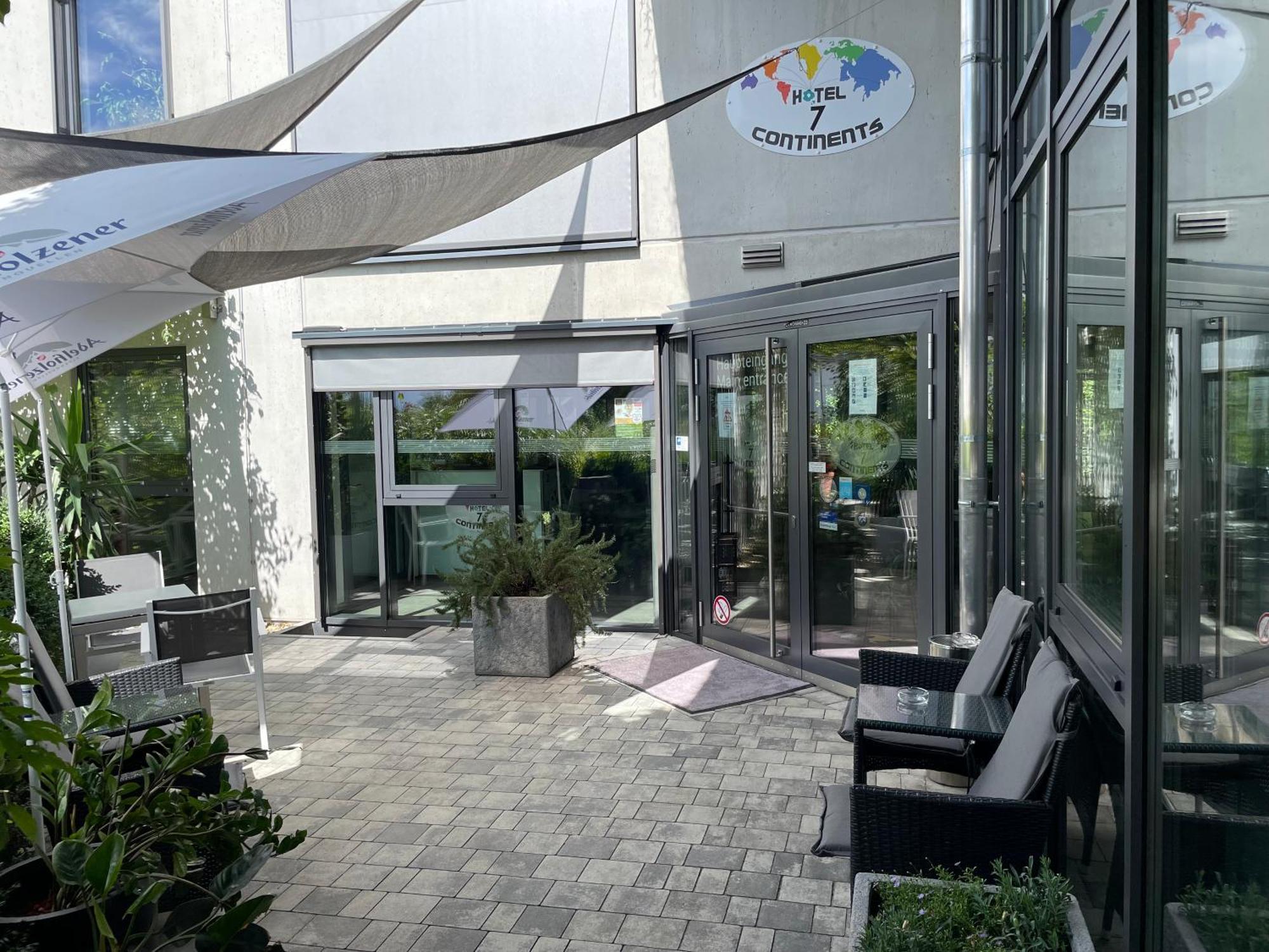 נויטראובלינג Hotel7Continents מראה חיצוני תמונה