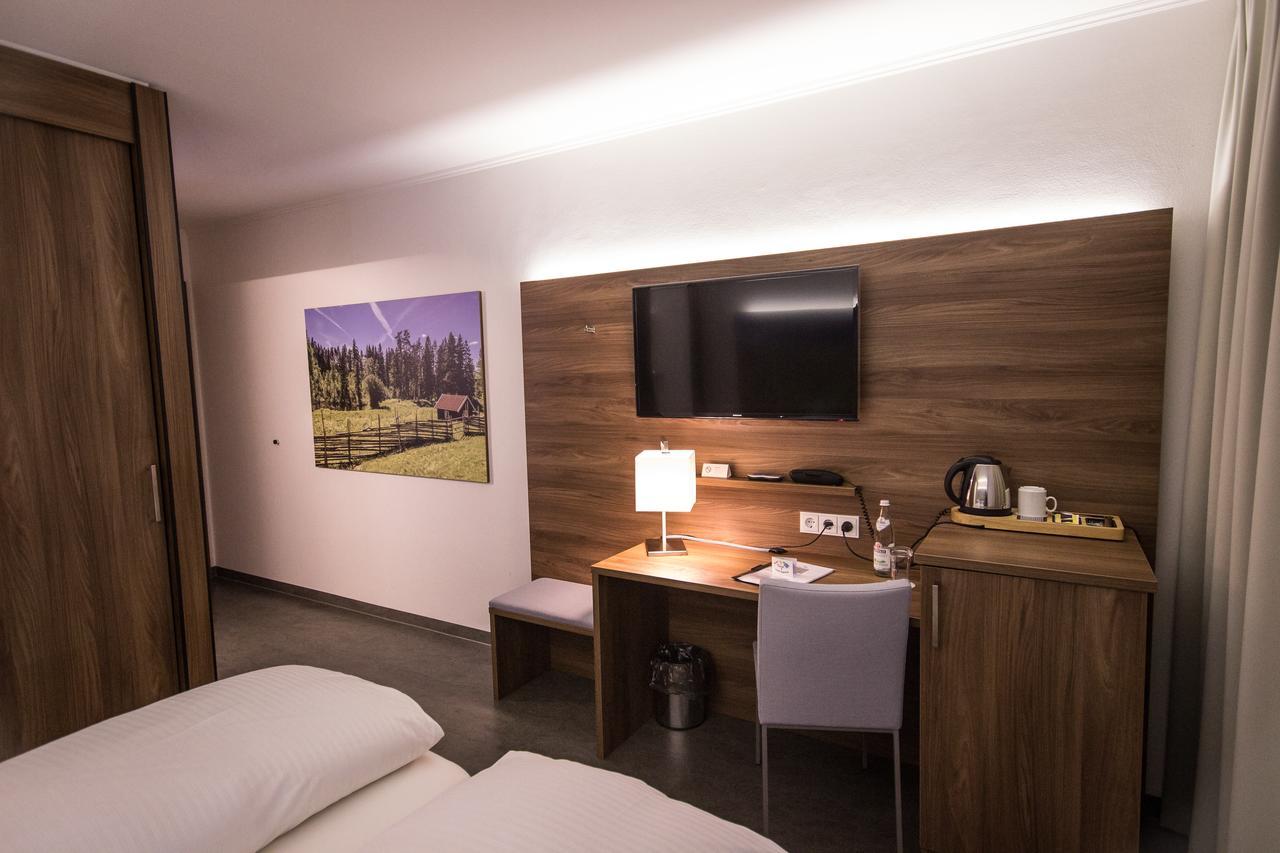 נויטראובלינג Hotel7Continents מראה חיצוני תמונה