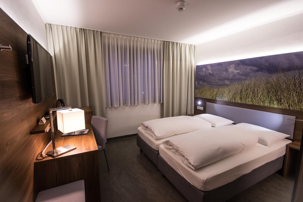 נויטראובלינג Hotel7Continents מראה חיצוני תמונה