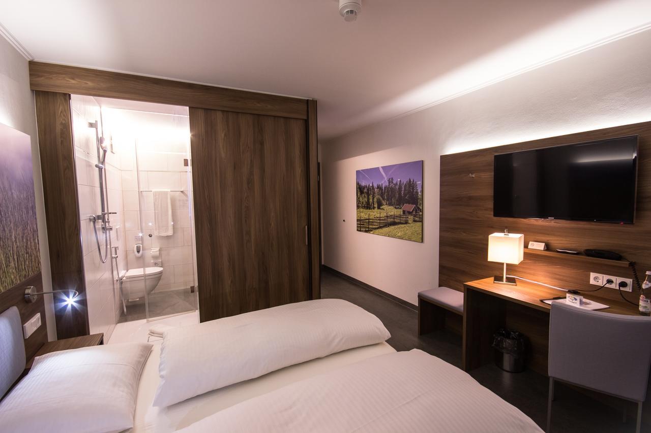 נויטראובלינג Hotel7Continents מראה חיצוני תמונה