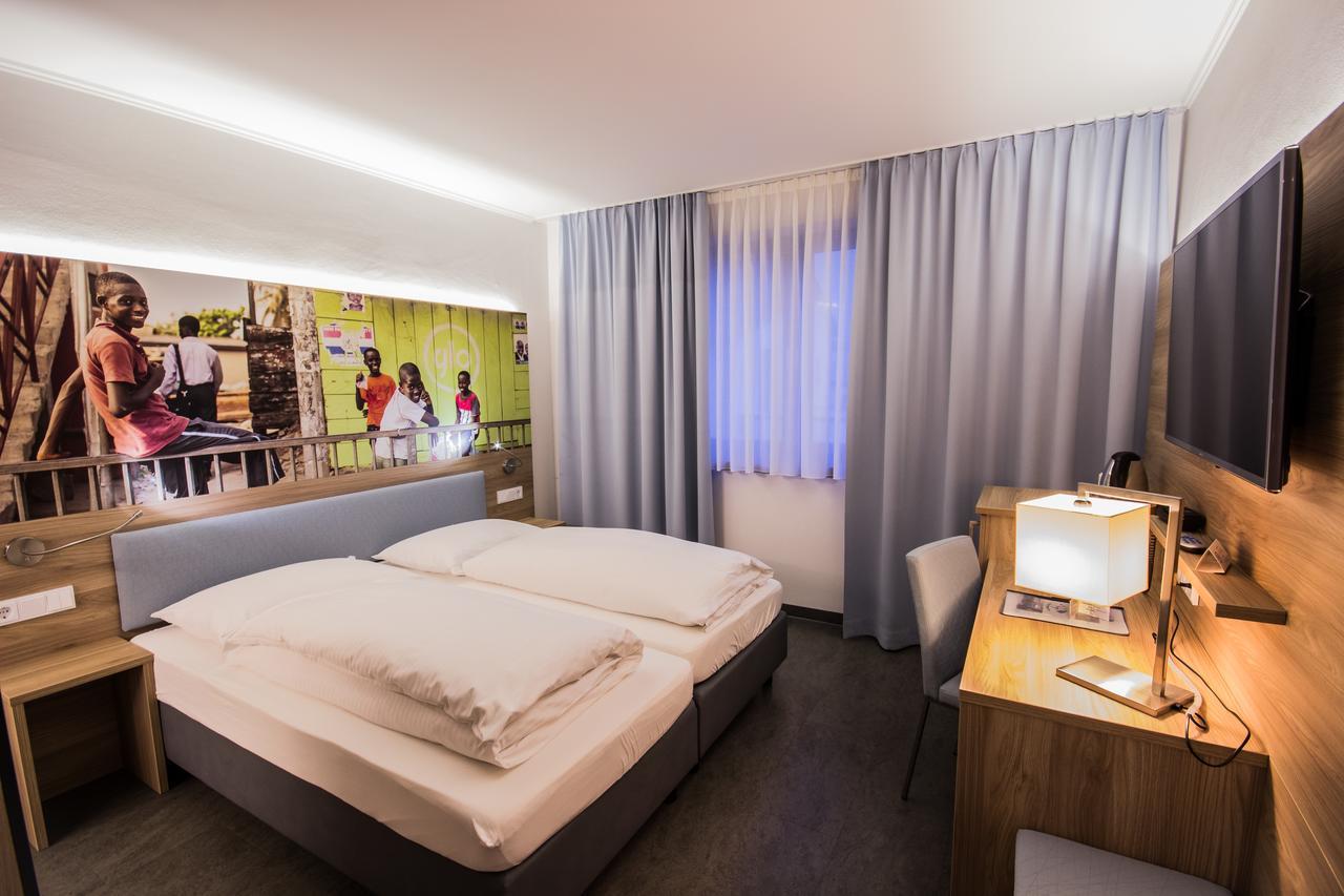 נויטראובלינג Hotel7Continents מראה חיצוני תמונה