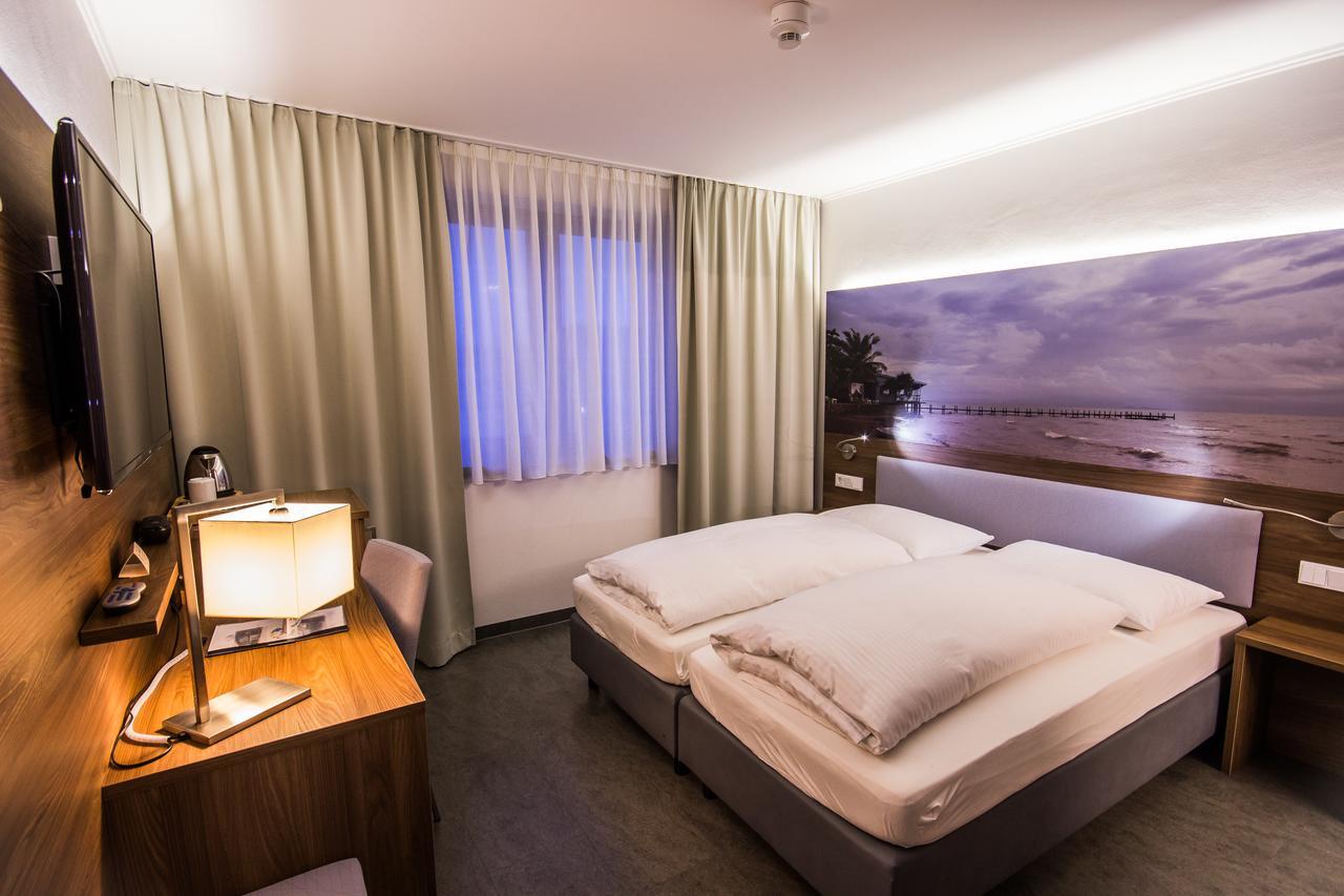 נויטראובלינג Hotel7Continents מראה חיצוני תמונה